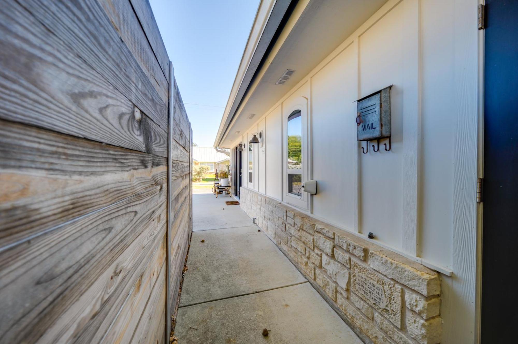 Fredericksburg Regan Cottage With Hot Tub! Bagian luar foto